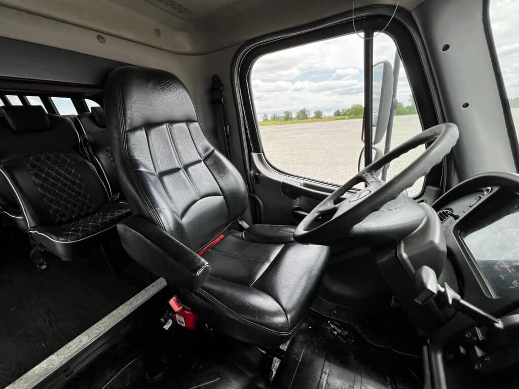 2016 Freightliner M2 Shuttle Bus - Image 6