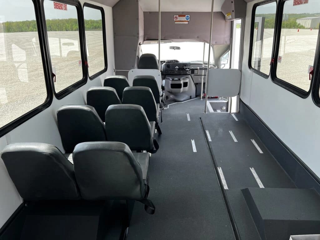 2012 Ford E450 El Dorado Shuttle Bus - Image 11