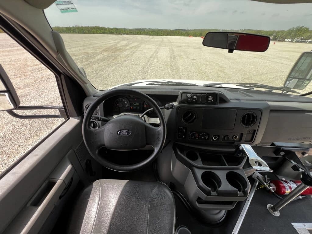 2012 Ford E450 El Dorado Shuttle Bus - Image 5