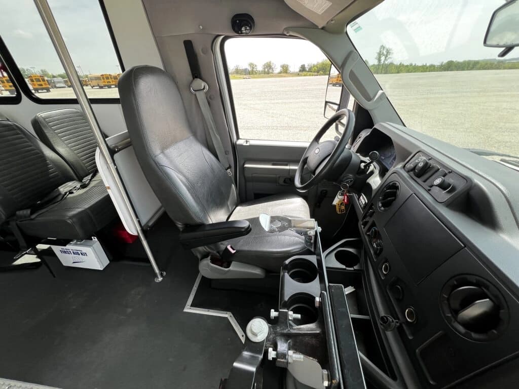 2012 Ford E450 El Dorado Shuttle Bus - Image 6
