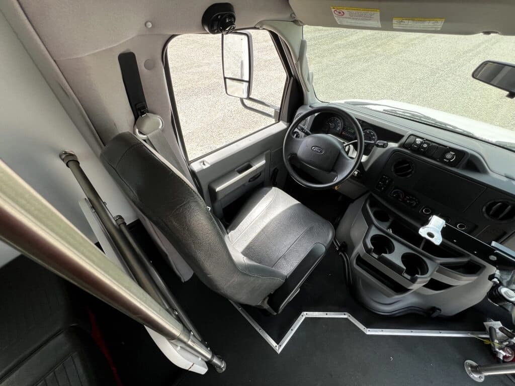 2012 Ford E450 El Dorado Shuttle Bus - Image 8