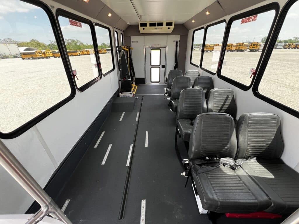 2012 Ford E450 El Dorado Shuttle Bus - Image 9
