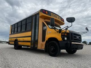 2016 Ford E450 bus