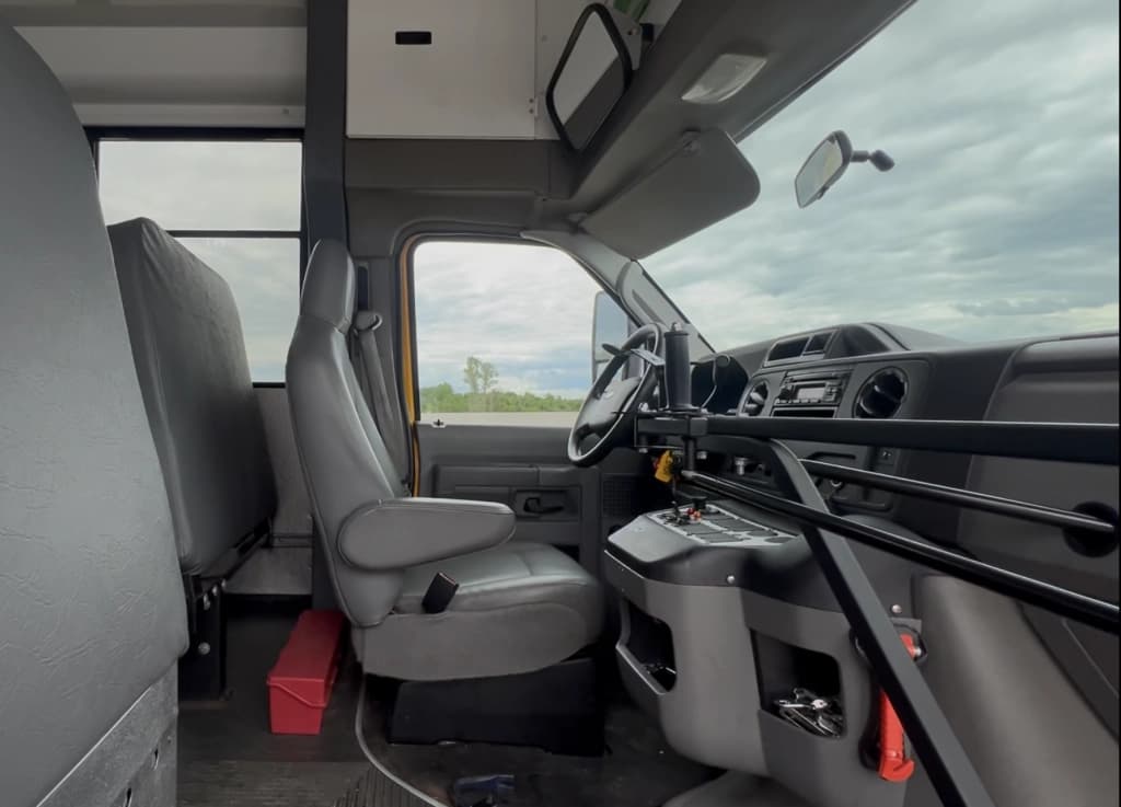 2016 Ford E450 Collins School Bus - Image 8
