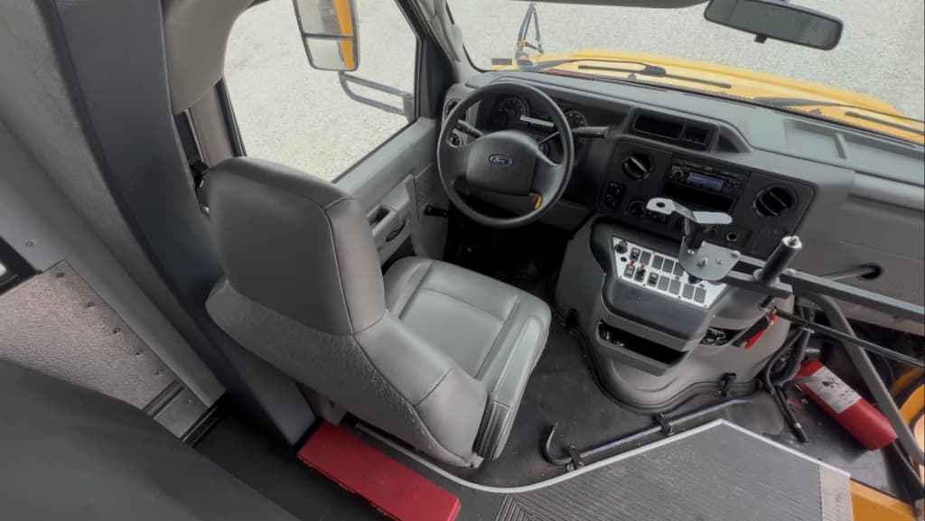 2016 Ford E450 Collins School Bus - Image 9