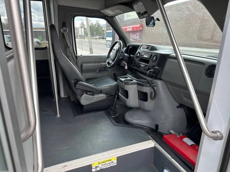 2021 Ford E350 Cutaway Shuttle Bus - Image 6