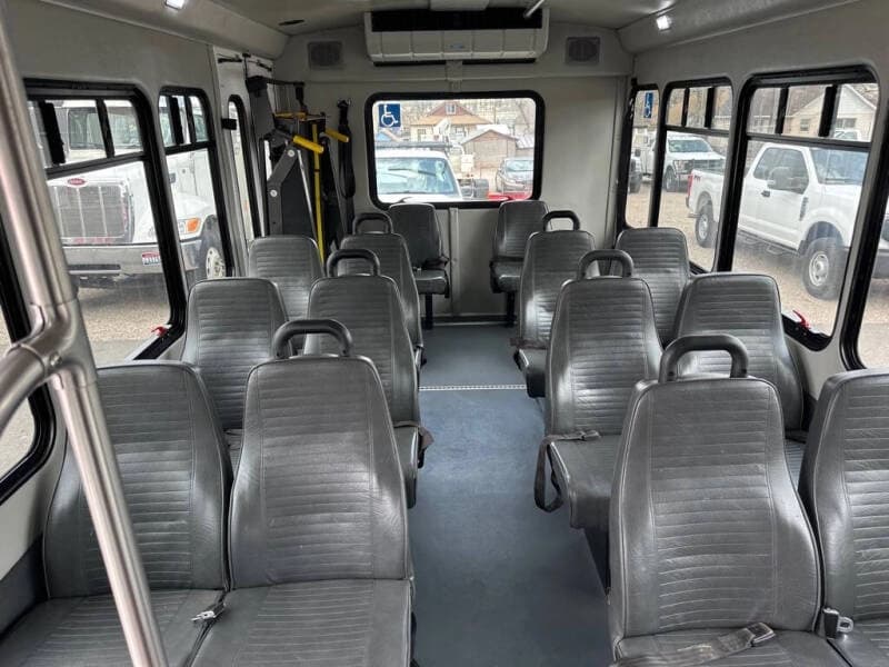 2021 Ford E350 Cutaway Shuttle Bus - Image 7