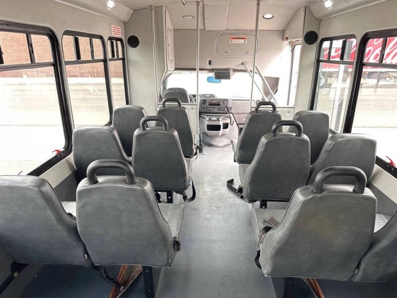 2021 Ford E350 Cutaway Shuttle Bus - Image 9