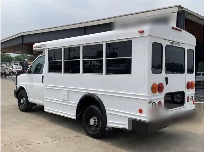 2007 Chevrolet Express 3500 Shuttle Bus - Image 5
