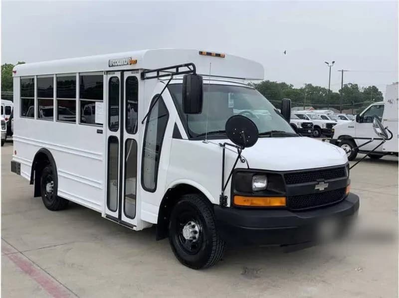 2007 Chevrolet Express 3500 Shuttle Bus - Image 1