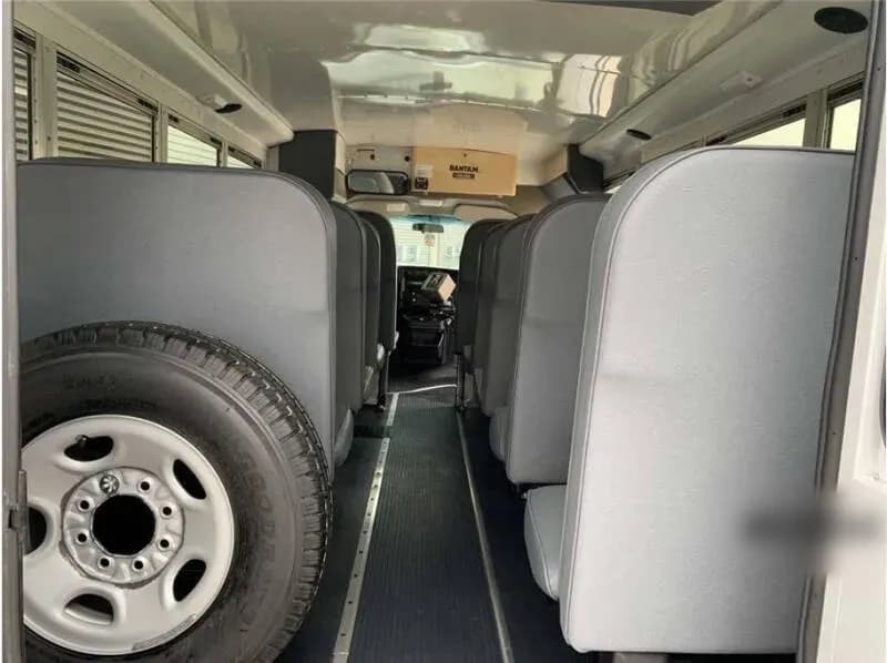 2007 Chevrolet Express 3500 Shuttle Bus - Image 7