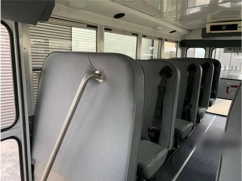 2007 Chevrolet Express 3500 Shuttle Bus - Image 8