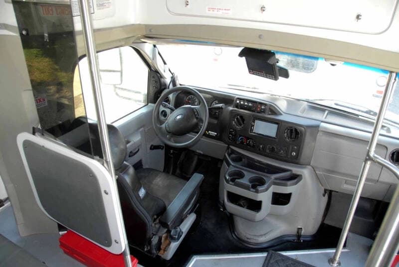 2017 Ford E450 ADA Shuttle Bus - Image 4