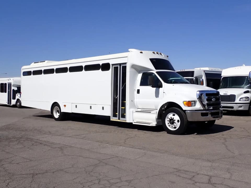 2008 Glaval Bus Concorde II Cutaway - Image 1