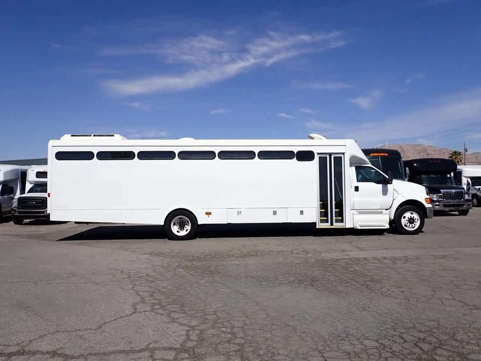 2008 Glaval Bus Concorde II Cutaway - Image 3