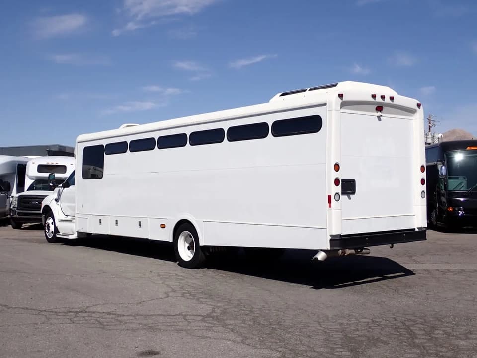 2008 Glaval Bus Concorde II Cutaway - Image 4