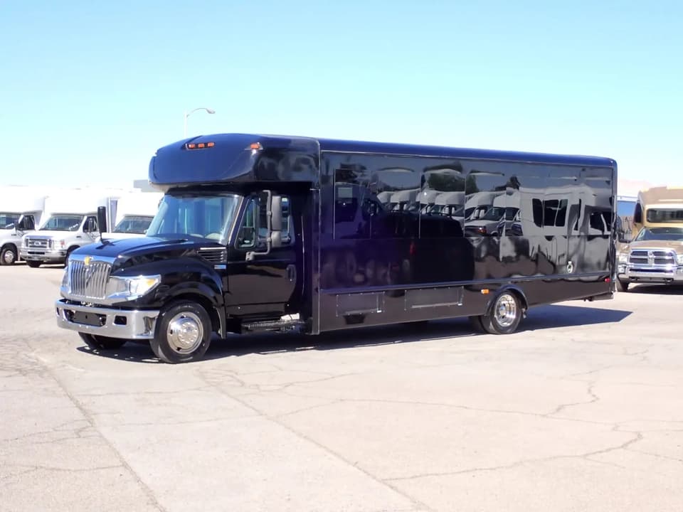 2013 International Starcraft Allstar XL Shuttle Bus - Image 3