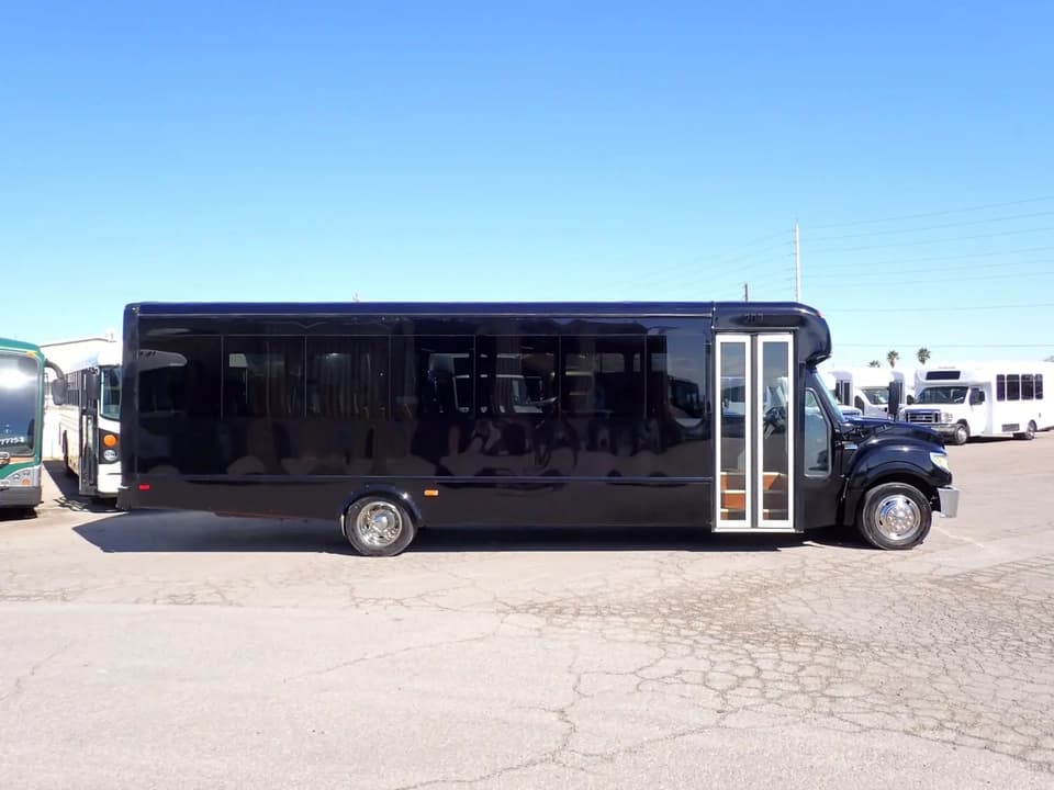 2013 International Starcraft Allstar XL Shuttle Bus - Image 4