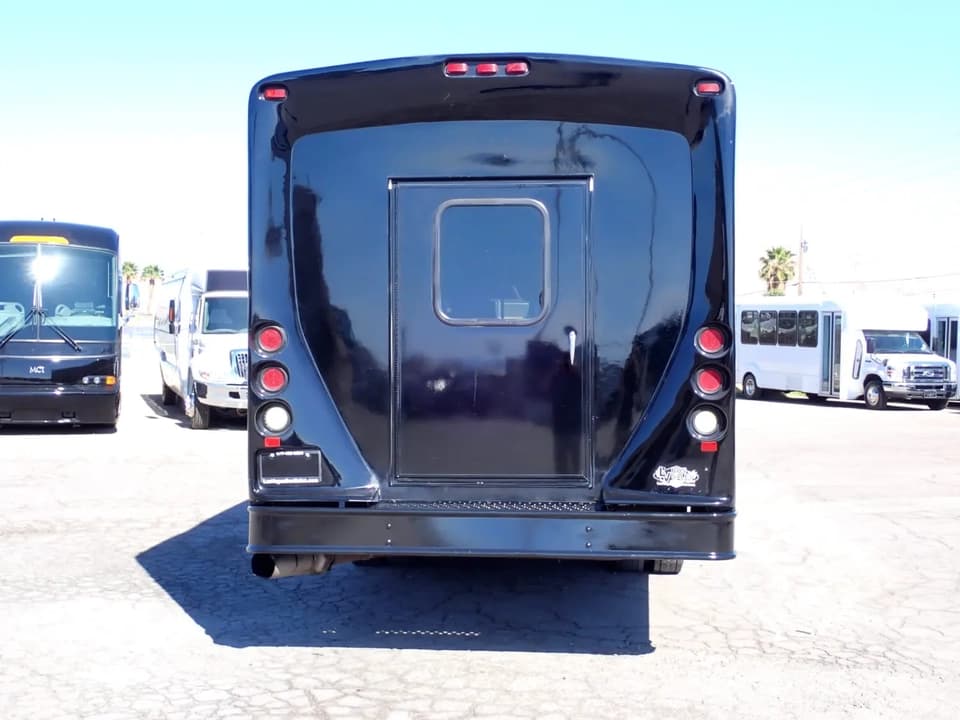 2013 International Starcraft Allstar XL Shuttle Bus - Image 6