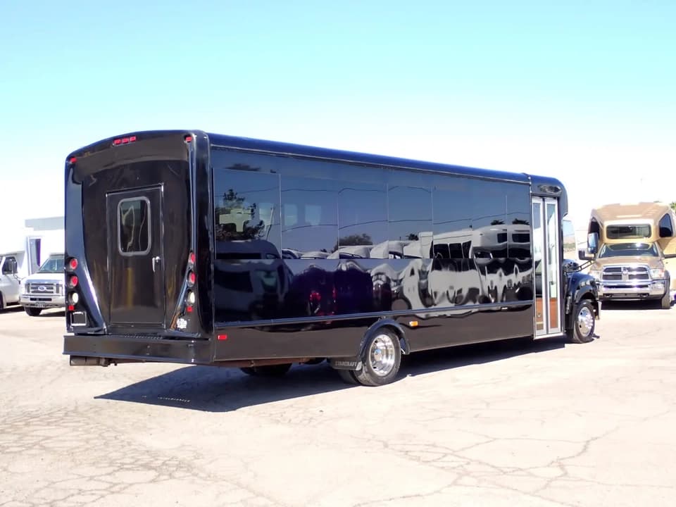 2013 International Starcraft Allstar XL Shuttle Bus - Image 7