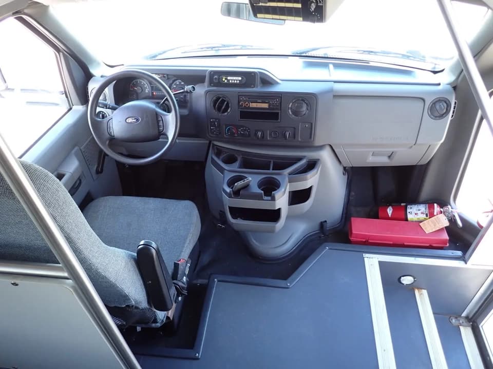 2013 Ford Starcraft Allstar Shuttle Bus - Image 11