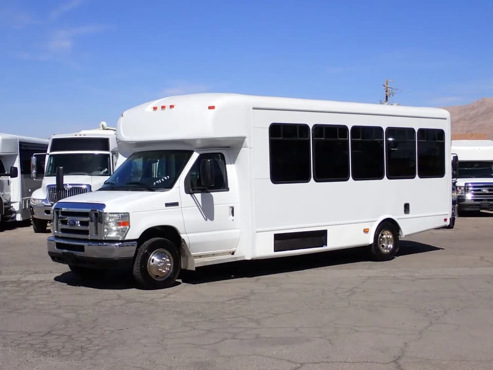 2013 Ford Starcraft Allstar Shuttle Bus - Image 3