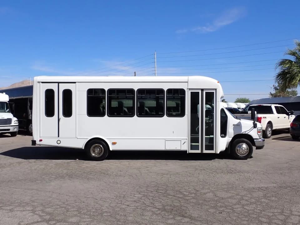 2013 Ford Starcraft Allstar Shuttle Bus - Image 4