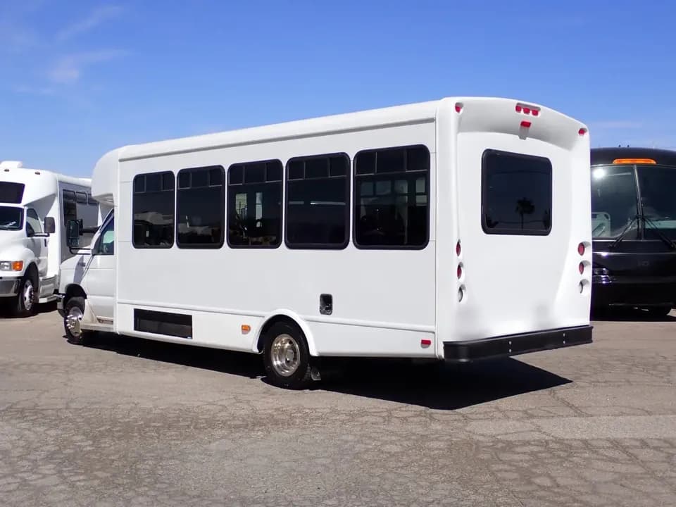 2013 Ford Starcraft Allstar Shuttle Bus - Image 5