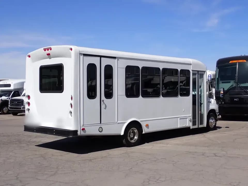 2013 Ford Starcraft Allstar Shuttle Bus - Image 7