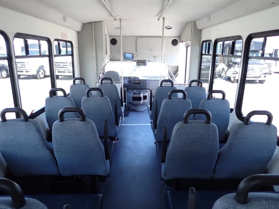 2013 Ford Starcraft Allstar Shuttle Bus - Image 10