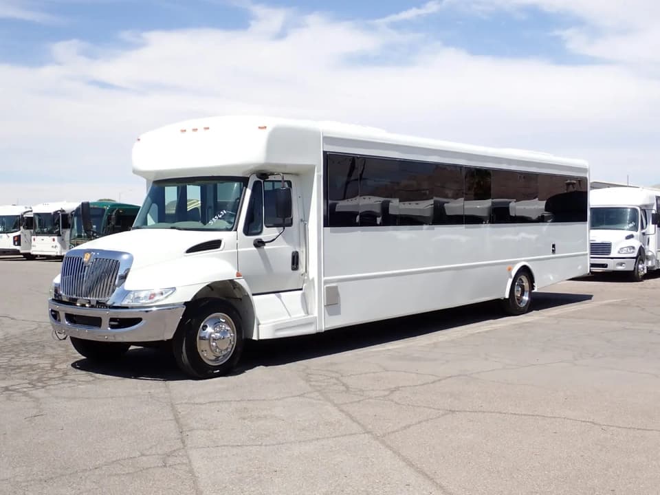 2017 International Starcraft Allstar XL Shuttle Bus - Image 3