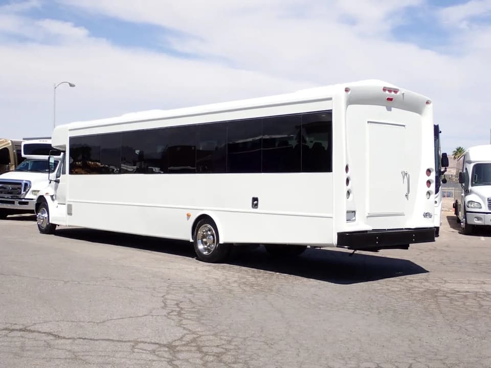 2017 International Starcraft Allstar XL Shuttle Bus - Image 5