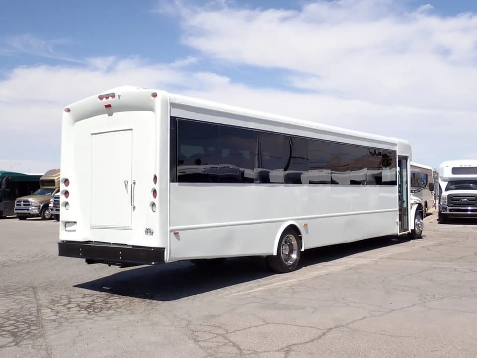 2017 International Starcraft Allstar XL Shuttle Bus - Image 6