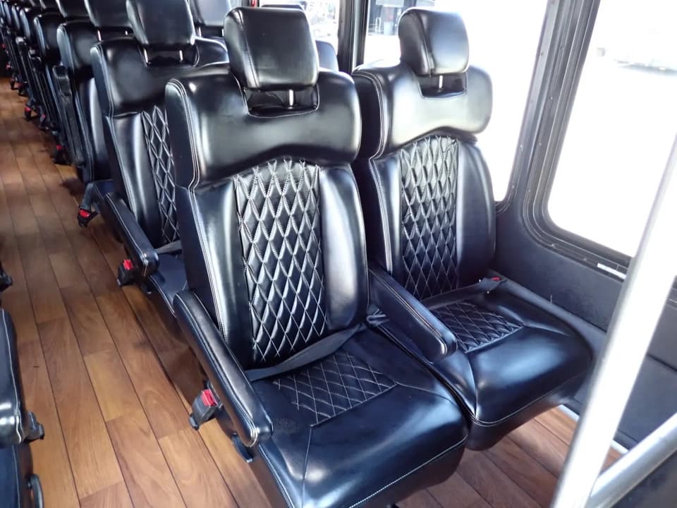 2017 International Starcraft Allstar XL Shuttle Bus - Image 7