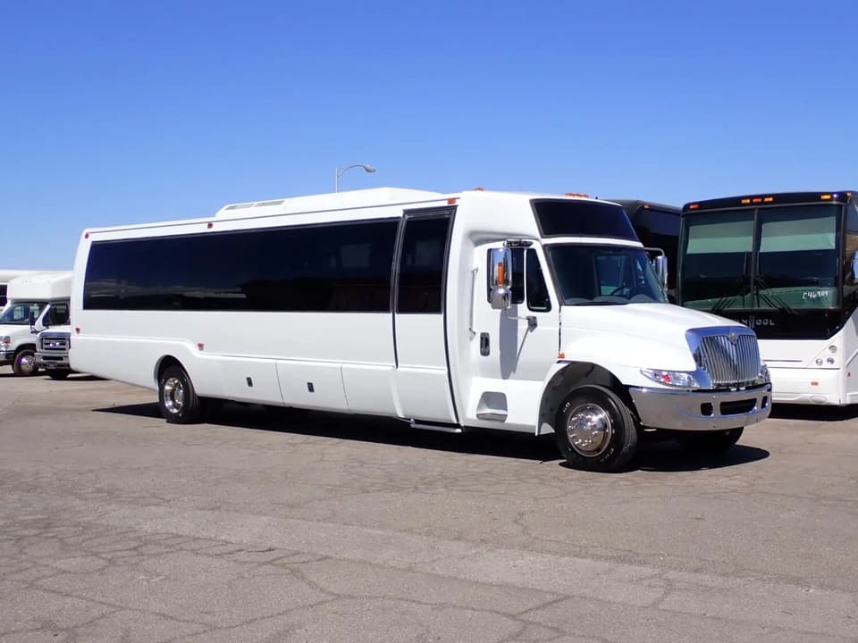 2006 International Krystal Koach K38 Shuttle Bus - Image 1