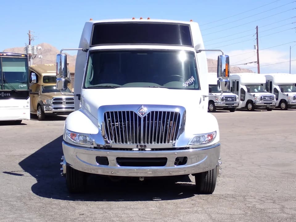 2006 International Krystal Koach K38 Shuttle Bus - Image 2
