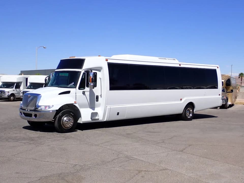 2006 International Krystal Koach K38 Shuttle Bus - Image 3