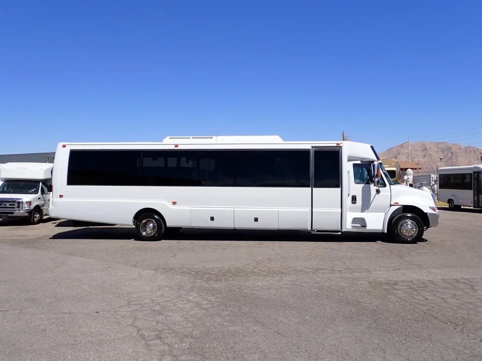 2006 International Krystal Koach K38 Shuttle Bus - Image 4