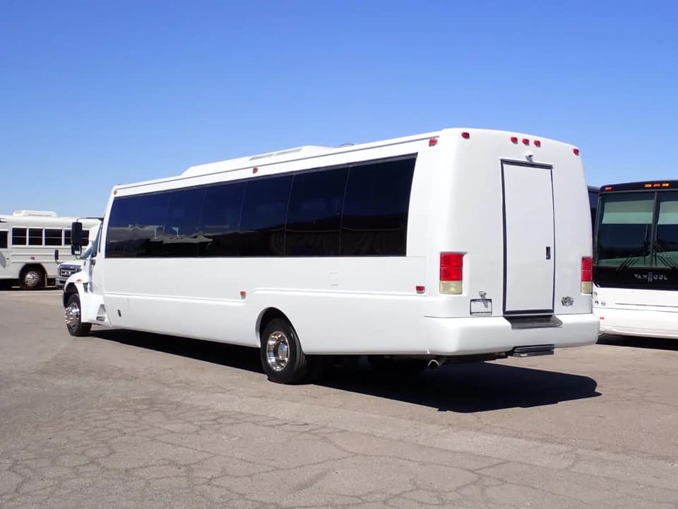2006 International Krystal Koach K38 Shuttle Bus - Image 5
