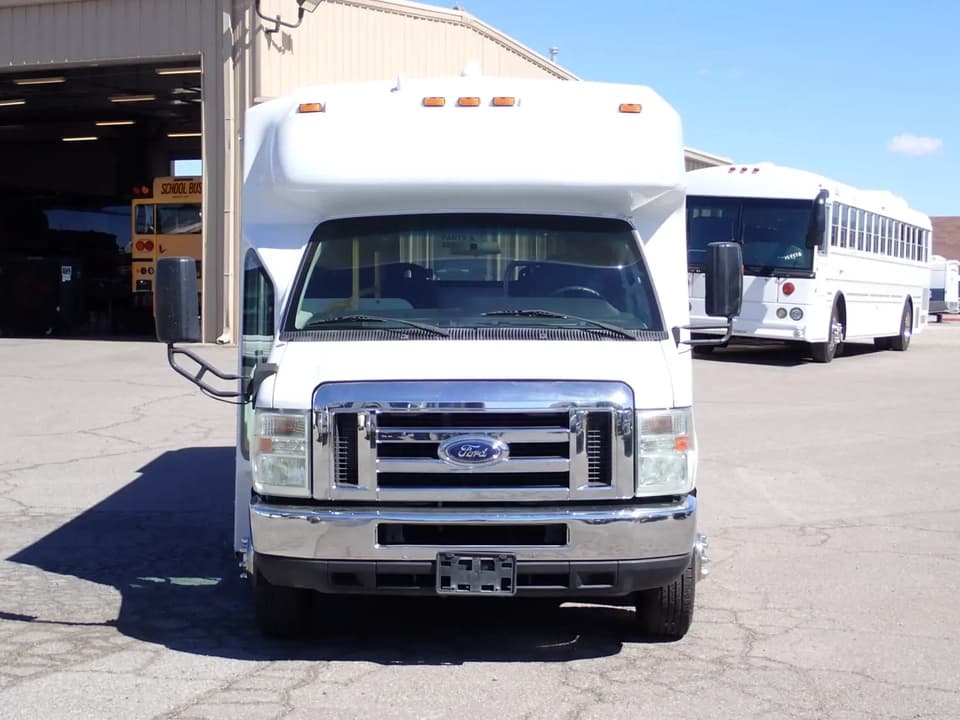 2016 Ford ElDorado Aerotech ADA Shuttle Bus - Image 2