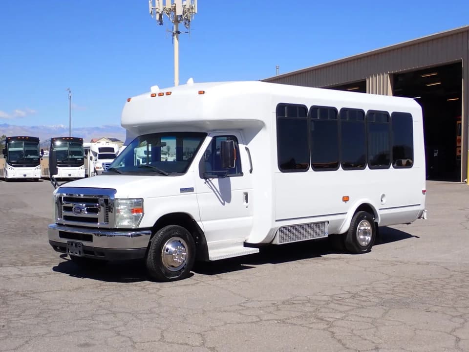 2016 Ford ElDorado Aerotech ADA Shuttle Bus - Image 3