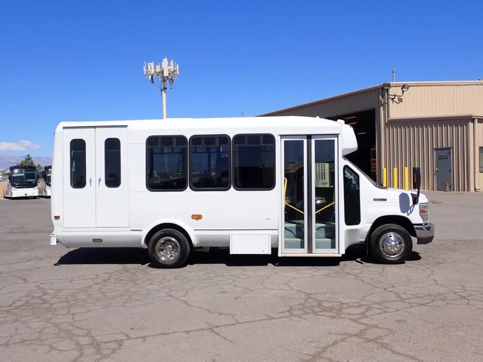 2016 Ford ElDorado Aerotech ADA Shuttle Bus - Image 4