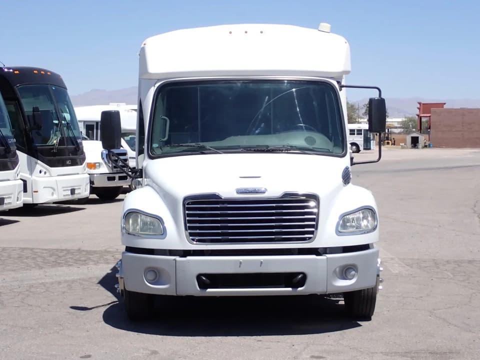 2015 Freightliner Champion Defender Shuttle Bus - Image 2