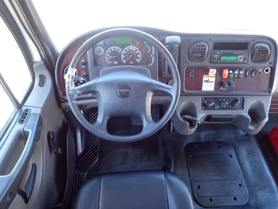 2015 Freightliner Champion Defender Shuttle Bus - Image 9
