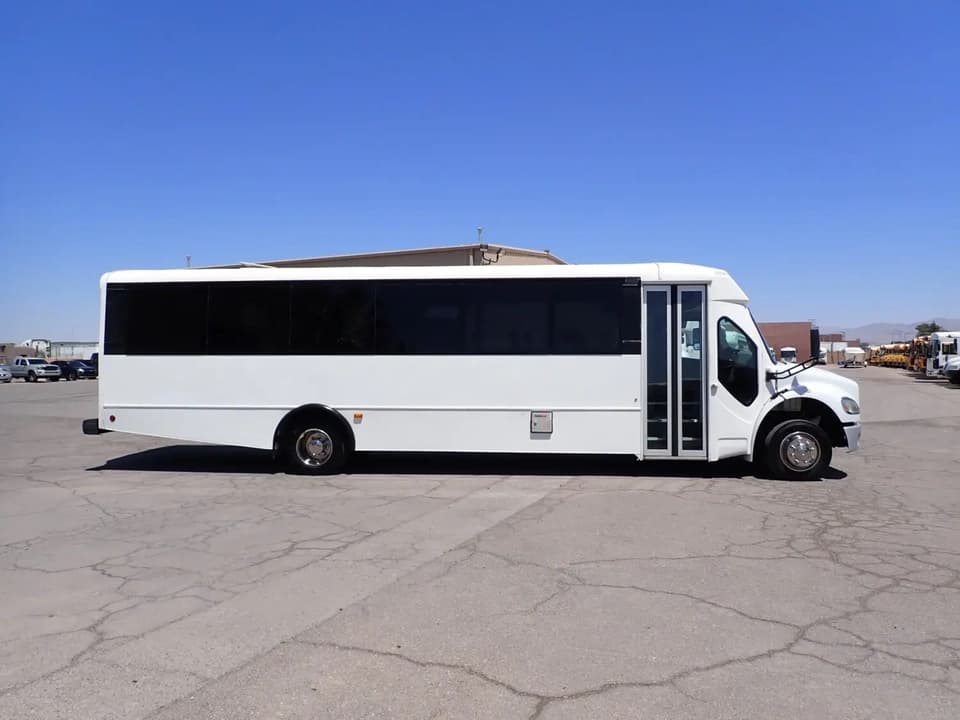 2015 Freightliner Champion Defender Shuttle Bus - Image 3