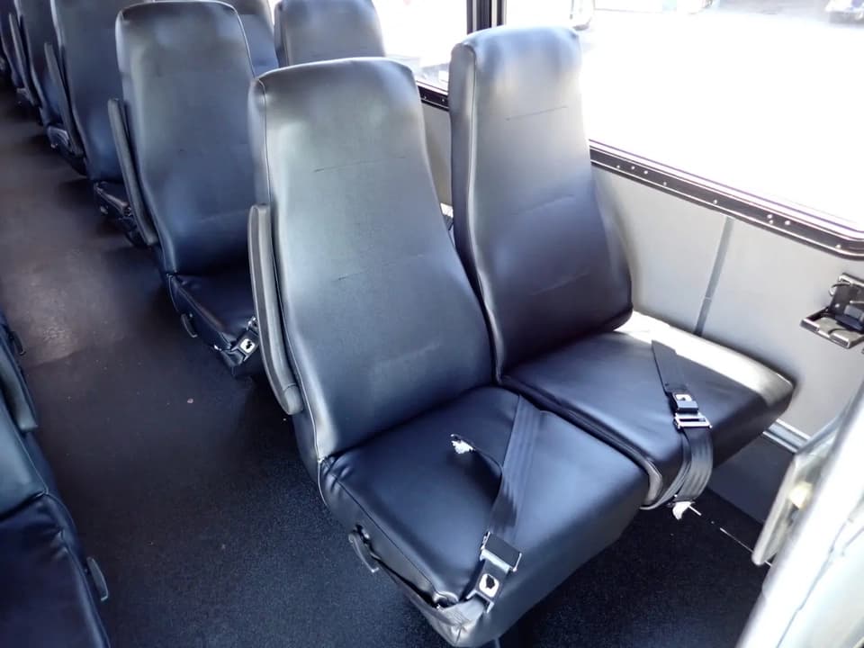 2015 Freightliner Champion Defender Shuttle Bus - Image 6