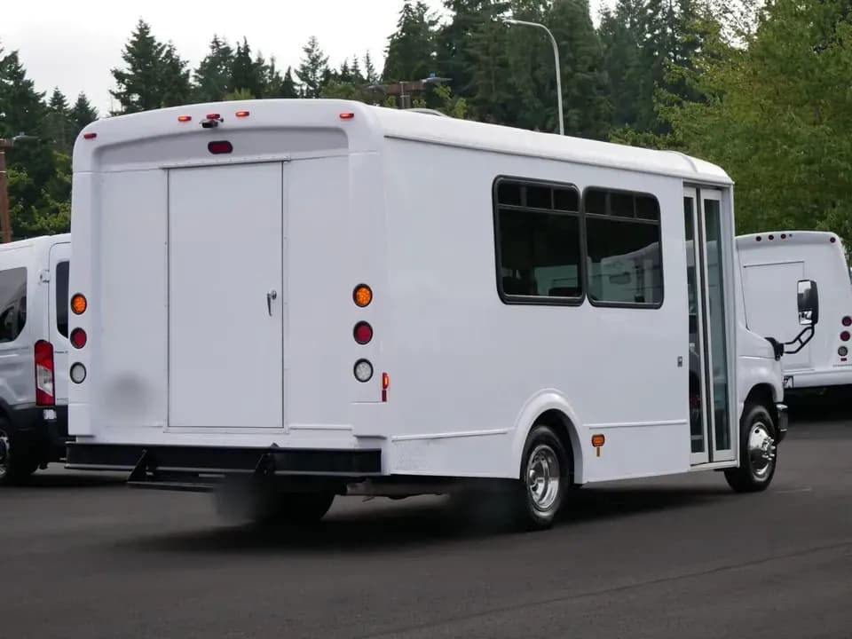 2019 Ford Glaval Universal Shuttle Bus - Image 3