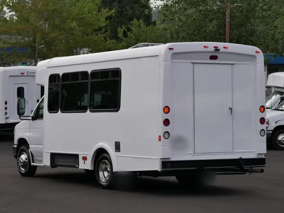 2019 Ford Glaval Universal Shuttle Bus - Image 4