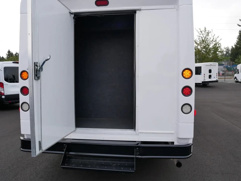 2019 Ford Glaval Universal Shuttle Bus - Image 10