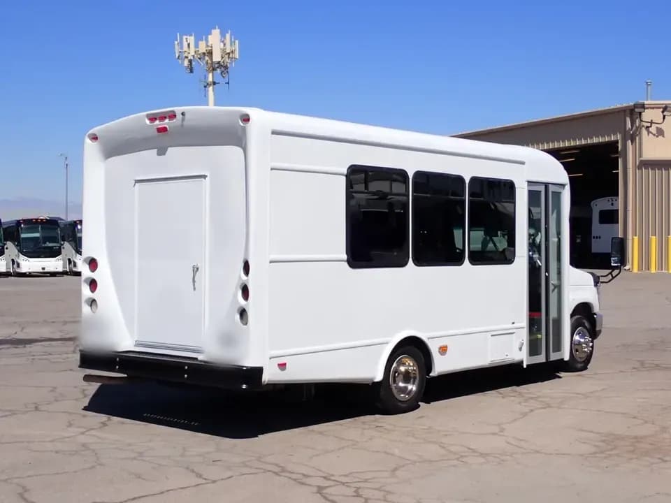 2017 Ford Starcraft Allstar Shuttle Bus - Image 6